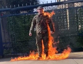 VIDEO +18 // Un militar şi-a dat foc în faţa Ambasadei Israelului de la Washington. Care este motivul